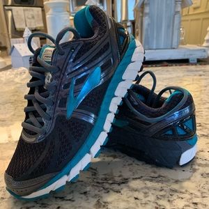 Brooks Ariel Running Shoes.
